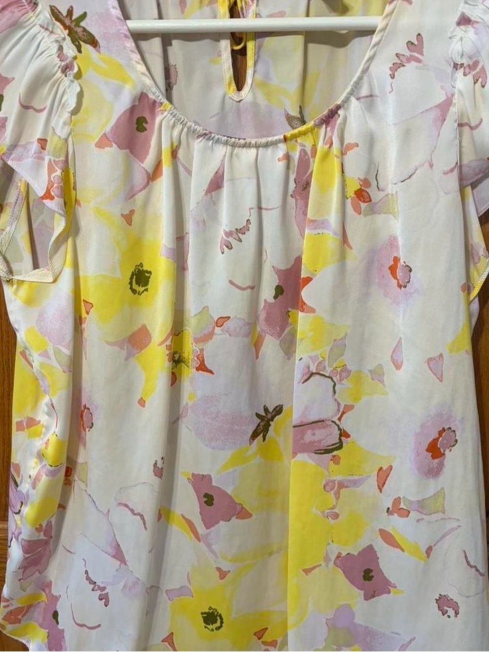 LC Lauren Conrad Floral Top in White, Yellow & Pink Size Medium